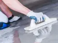 Jaki cement na posadzkę w garażu? Wybierz najlepszy beton i uniknij problemów