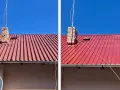 Przed i po myciu dachu. Czerwony dach z kominem, czyste i lśniące pokrycie. Sprawdź mycie dachu cena za m2.