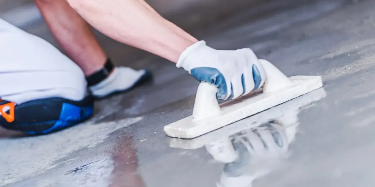 Jaki cement na posadzkę w garażu? Wybierz najlepszy beton i uniknij problemów