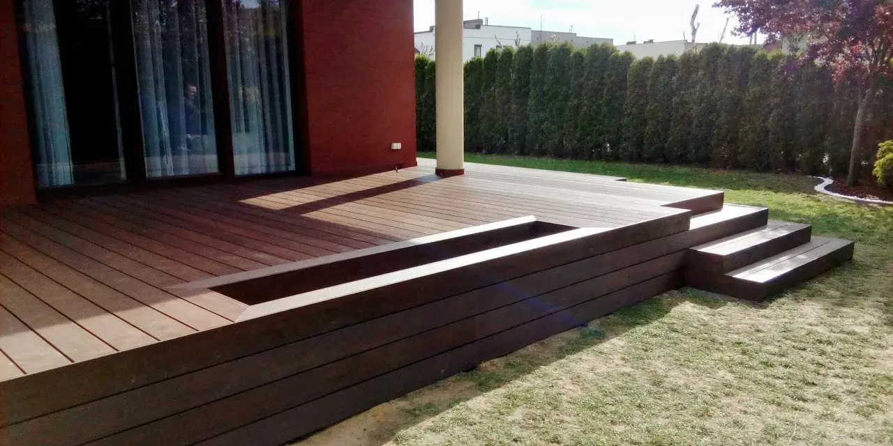 Z czego podłoga na taras? Poznaj najlepsze materiały i ich wady