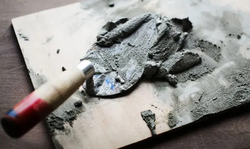 Jaki cement na posadzki 32 5 czy 42 5 - wybierz mądrze i oszczędzaj