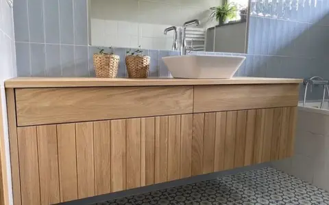 Jaki materiał na szafki do łazienki? Oto najtrwalsze opcje