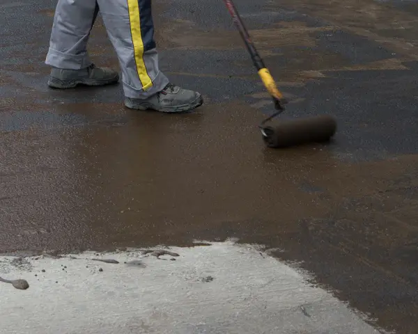 Czym pomalować posadzkę betonową w piwnicy, by uniknąć wilgoci?