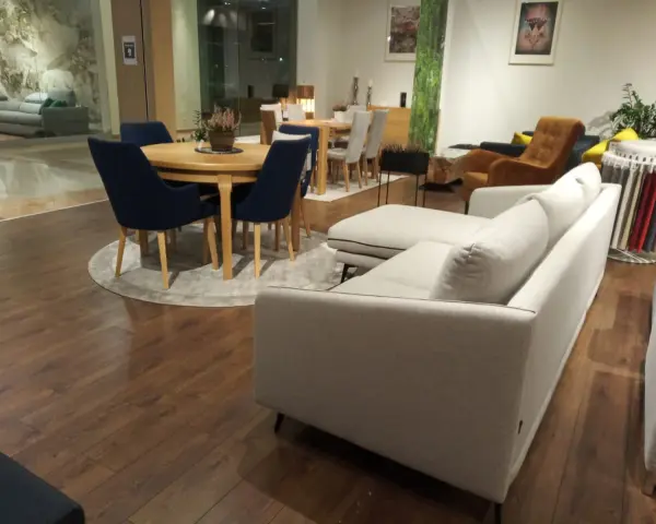 Stół okrągły 180 cm na ile osób? Sprawdź, ile naprawdę zmieści