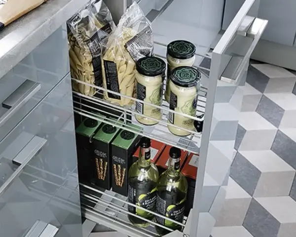 Jak układać w szafkach kuchennych, by zyskać więcej przestrzeni?
