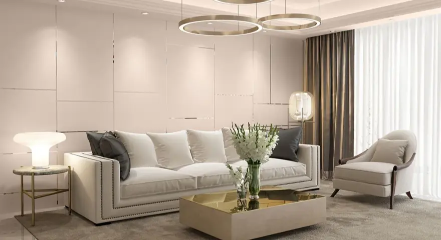Elegancki salon w stylu art deco z białą sofą, złotym stolikiem kawowym i designerskimi lampami.