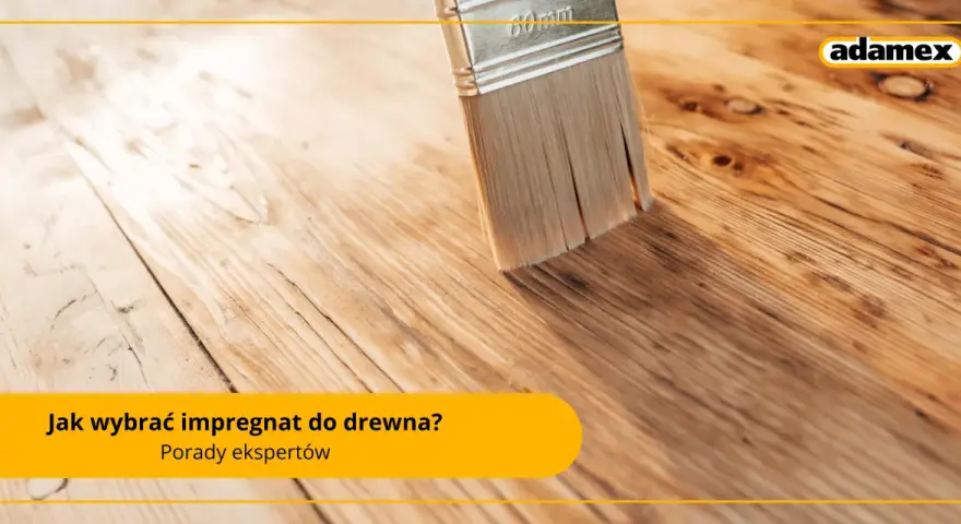 Pędzel nakłada impregnat na drewnianą podłogę. Porady ekspertów, jak wybrać najlepszy impregnat do drewna.