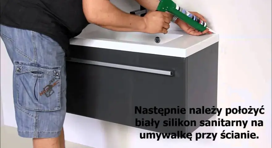 Jak zamontować szafkę wiszącą z umywalką bez błędów i kosztów