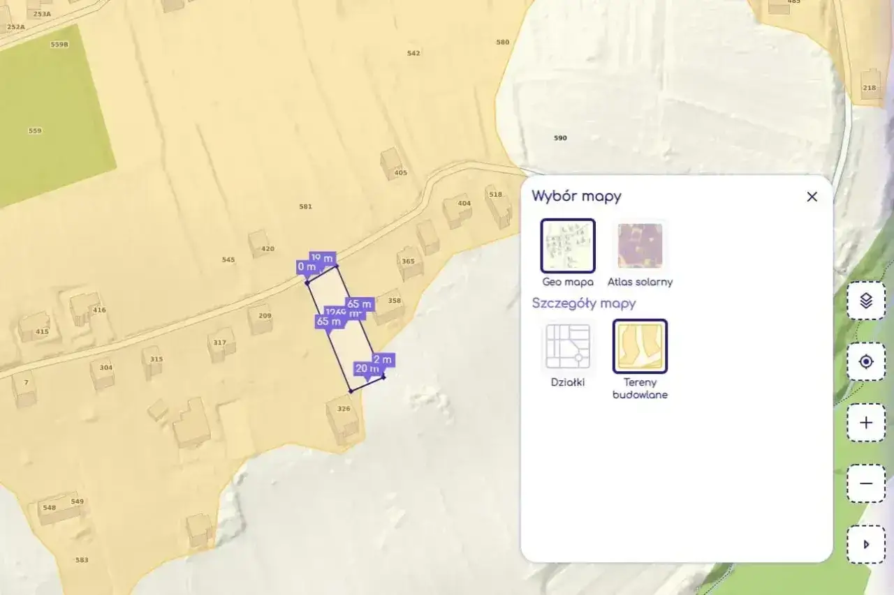 Mapa pokazuje działkę z wymiarami, obok opcje wyboru mapy: 